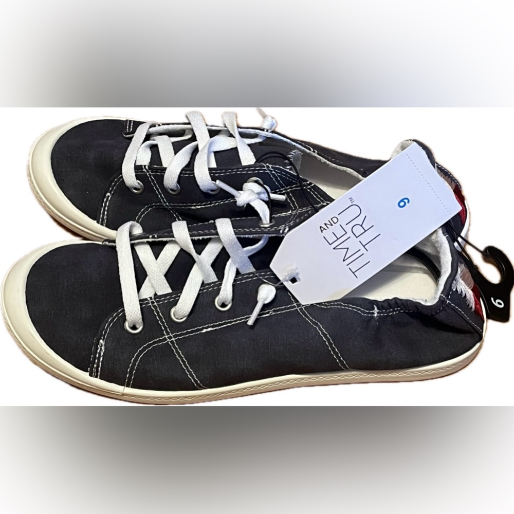 Time and Tru Navy Canvas Lace-Up Scrunchback Sneakers. New with tags. Size 9 - Picture 4 of 6